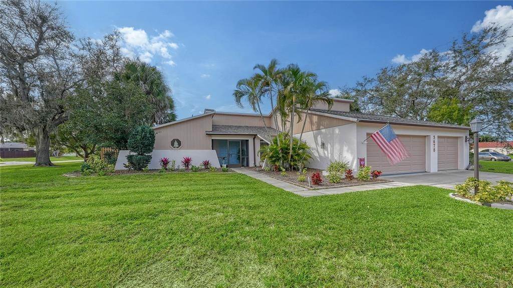 1. Single Family Homes for Sale at 3678 Kingston BOULEVARD Sarasota, Florida 34238 United States