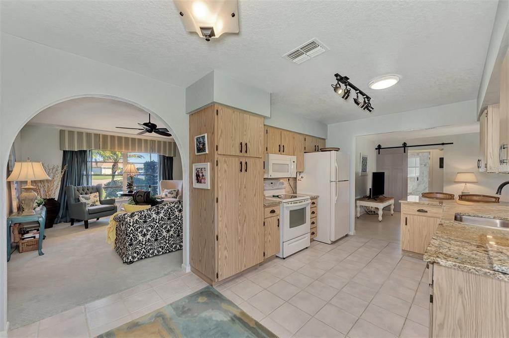 13. Single Family Homes for Sale at 2233 Yeoman COURT Punta Gorda, Florida 33983 United States