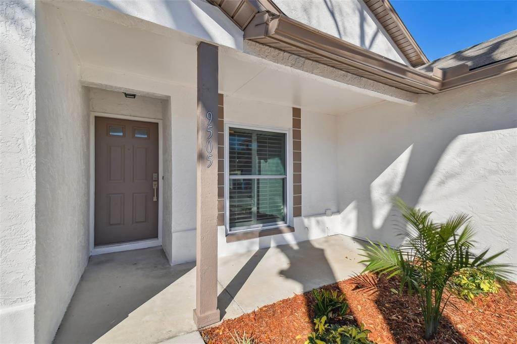 7. Single Family Homes for Sale at 9505 Drakemill COURT Tampa, Florida 33615 United States