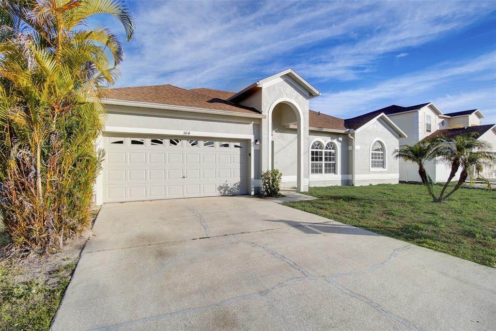 2. Single Family Homes for Sale at 304 Aldershot COURT Kissimmee, Florida 34758 United States