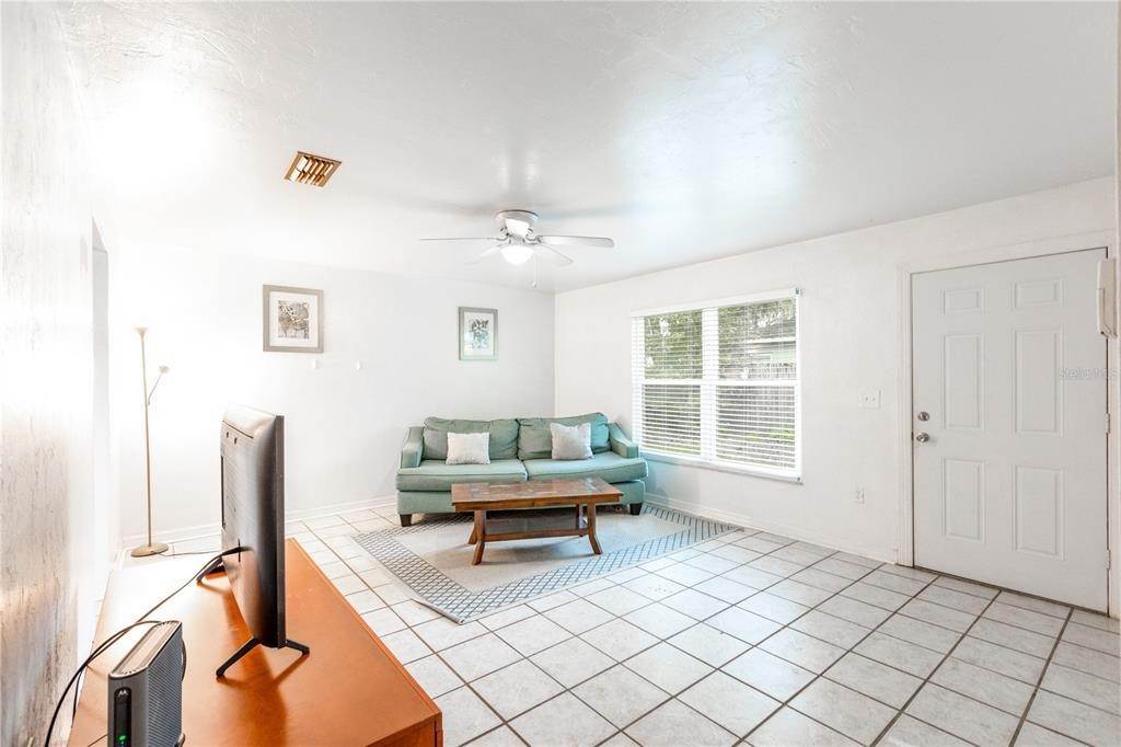 19. Residential Income for Sale at 2620 SW 33rd PLACE A-D Gainesville, Florida 32608 United States