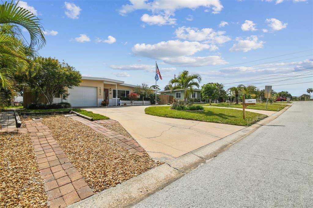 5. Single Family Homes for Sale at 14574 Iroquois AVENUE Largo, Florida 33774 United States