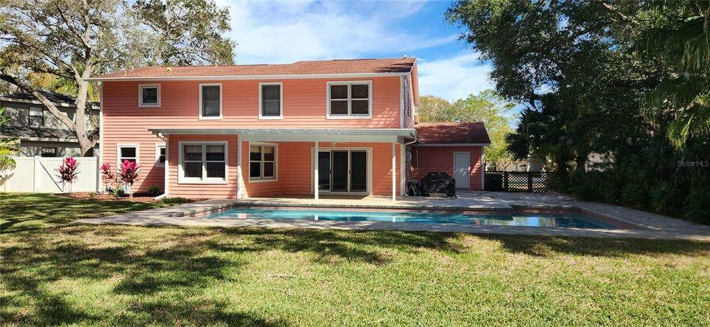 11. Single Family Homes for Sale at 1550 Chateau Wood DRIVE Clearwater, Florida 33764 United States