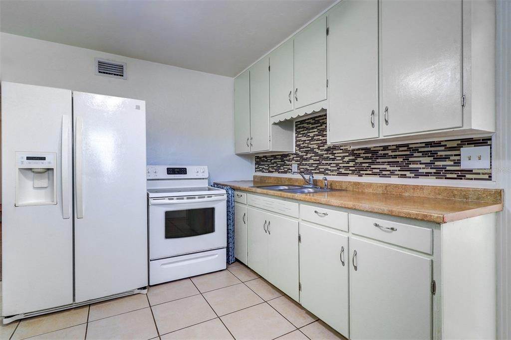 12. Single Family Homes for Sale at 32 160th AVENUE Redington Beach, Florida 33708 United States