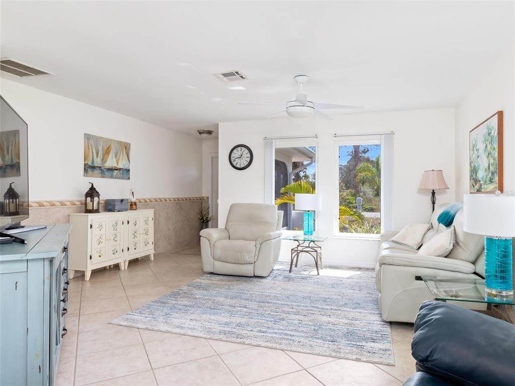7. Single Family Homes for Sale at 1516 Poinciana ROAD Venice, Florida 34293 United States