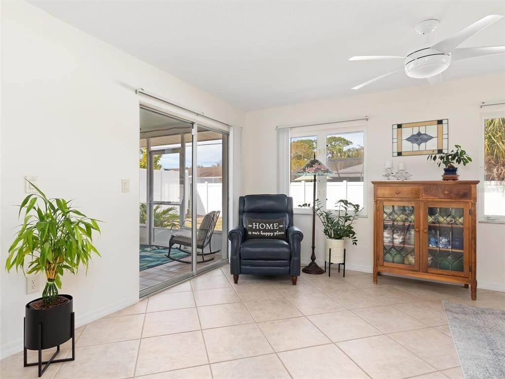 8. Single Family Homes for Sale at 1516 Poinciana ROAD Venice, Florida 34293 United States