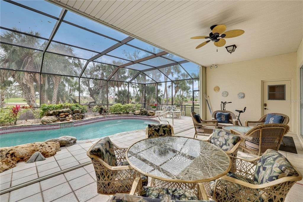 8. Single Family Homes for Sale at 12327 SW Kingsway CIRCLE Lake Suzy, Florida 34269 United States