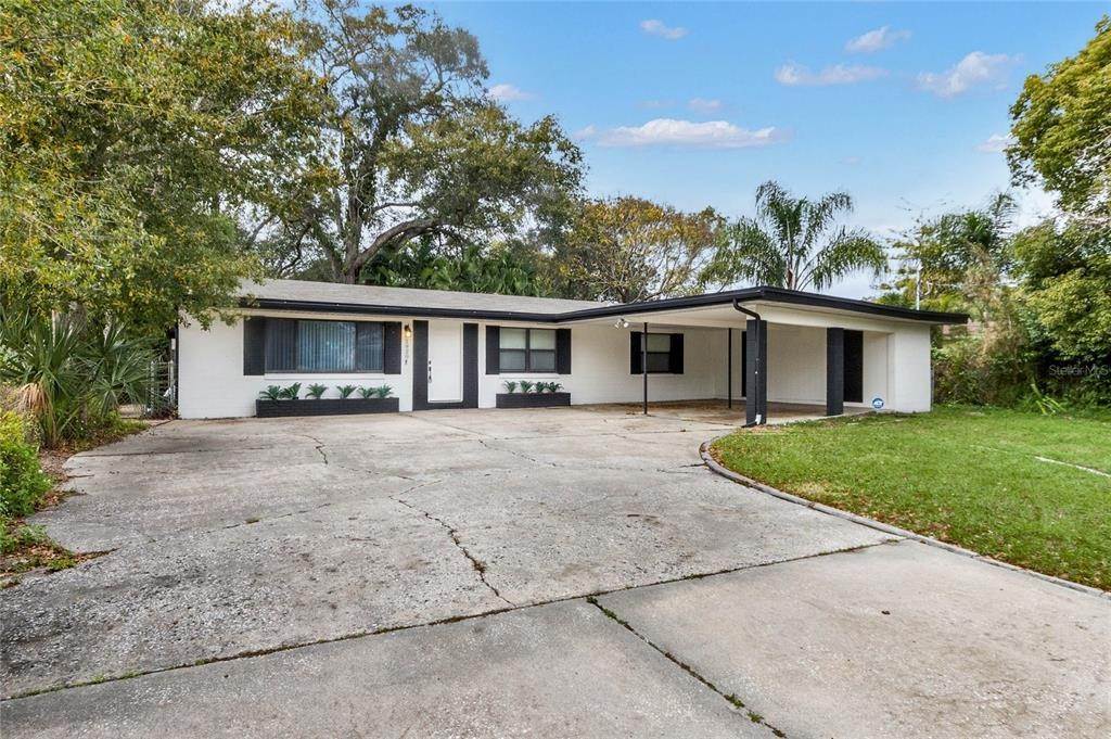 1. Single Family Homes for Sale at 1920 Norwell AVENUE Orlando, Florida 32806 United States