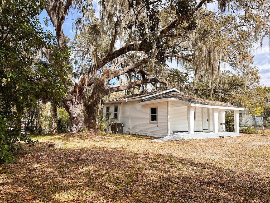 19. Single Family Homes for Sale at 616 W Crawford STREET Lakeland, Florida 33805 United States