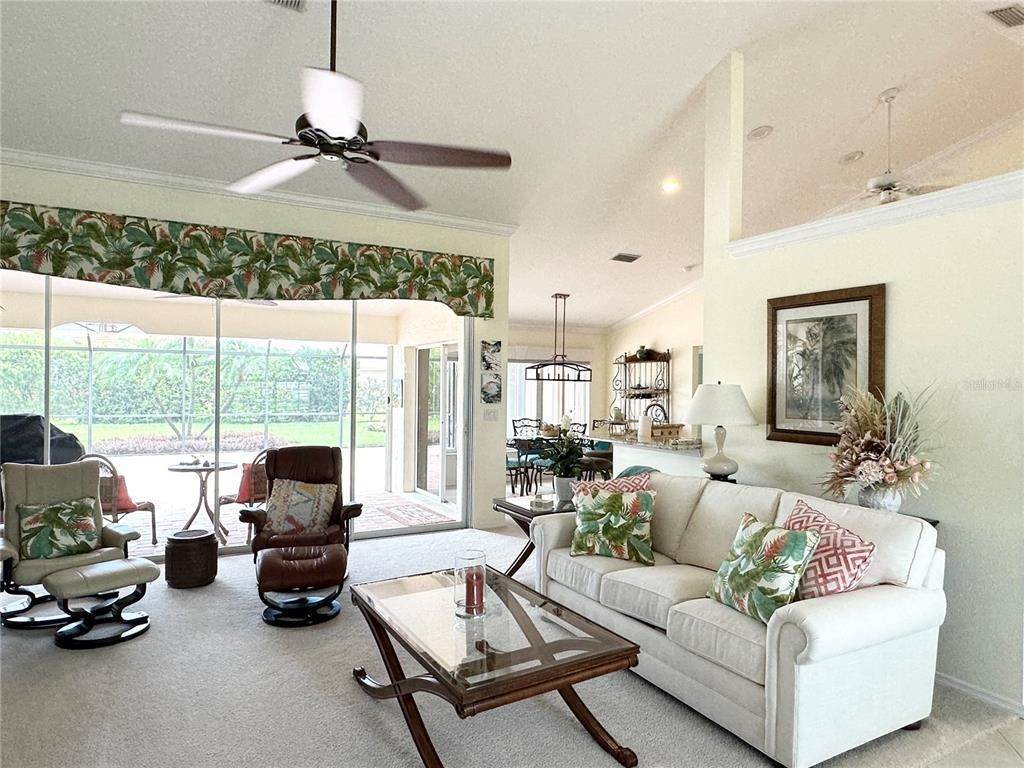 9. Single Family Homes for Sale at 553 Lake Of The Woods DRIVE Venice, Florida 34293 United States