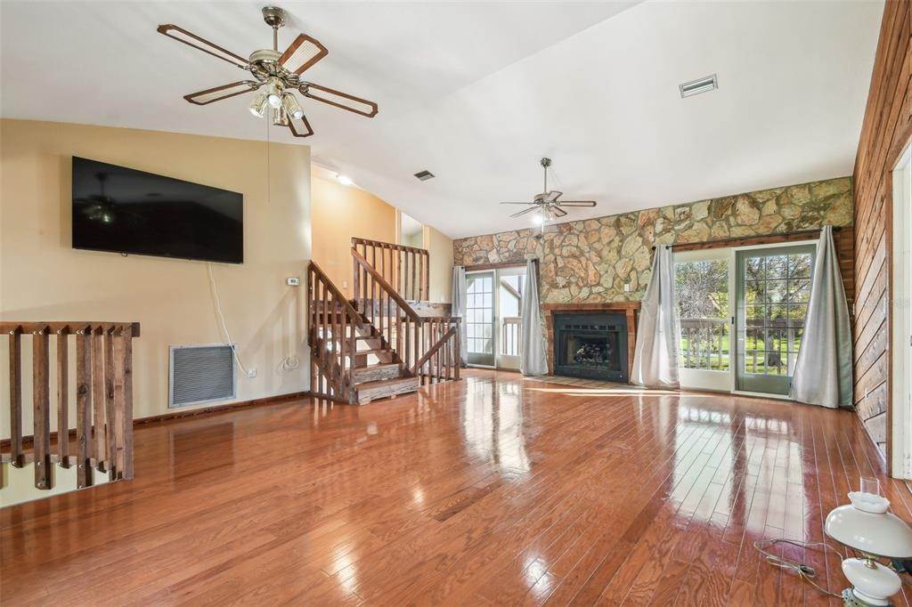 5. Single Family Homes for Sale at 130 80th AVENUE St. Petersburg, Florida 33702 United States