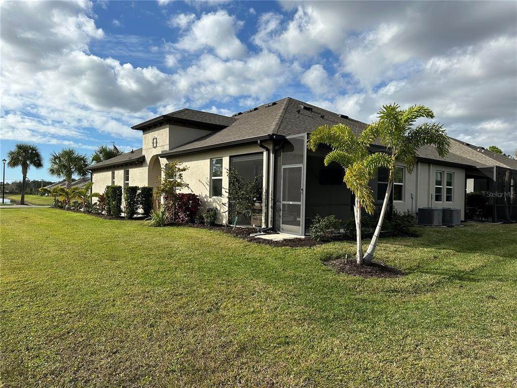4. Single Family Homes for Sale at 5813 Fiore DRIVE Bradenton, Florida 34208 United States