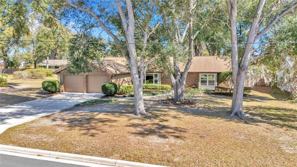 5. Single Family Homes for Sale at 1515 SE 43rd AVENUE Ocala, Florida 34471 United States
