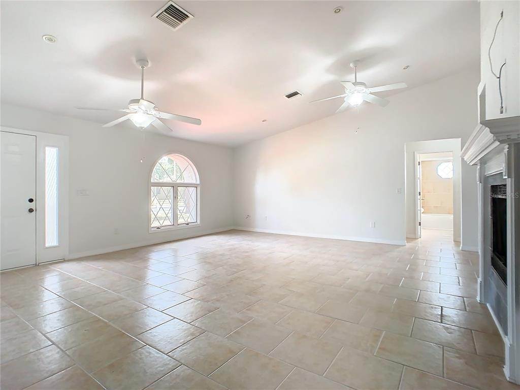 18. Single Family Homes for Sale at 1587 Stone TRAIL Enterprise, Florida 32725 United States