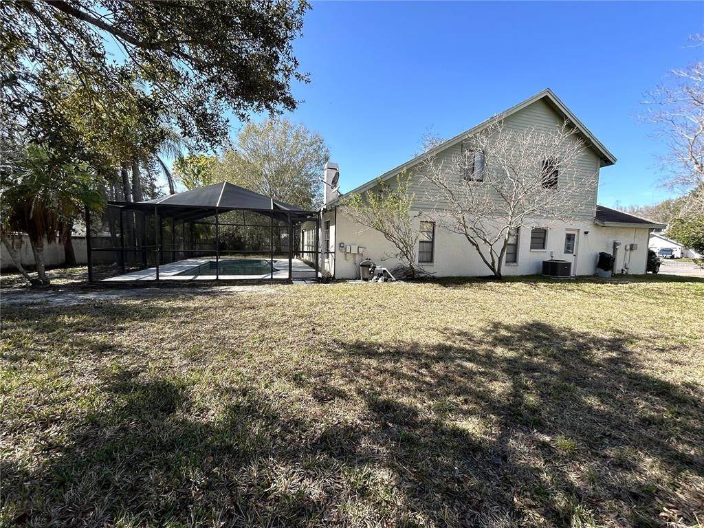 16. Single Family Homes for Sale at 8802 Fieldflower LANE Tampa, Florida 33635 United States