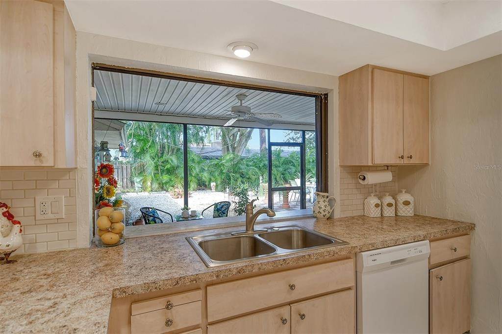 14. Single Family Homes for Sale at 2213 Pine View CIRCLE Sarasota, Florida 34231 United States