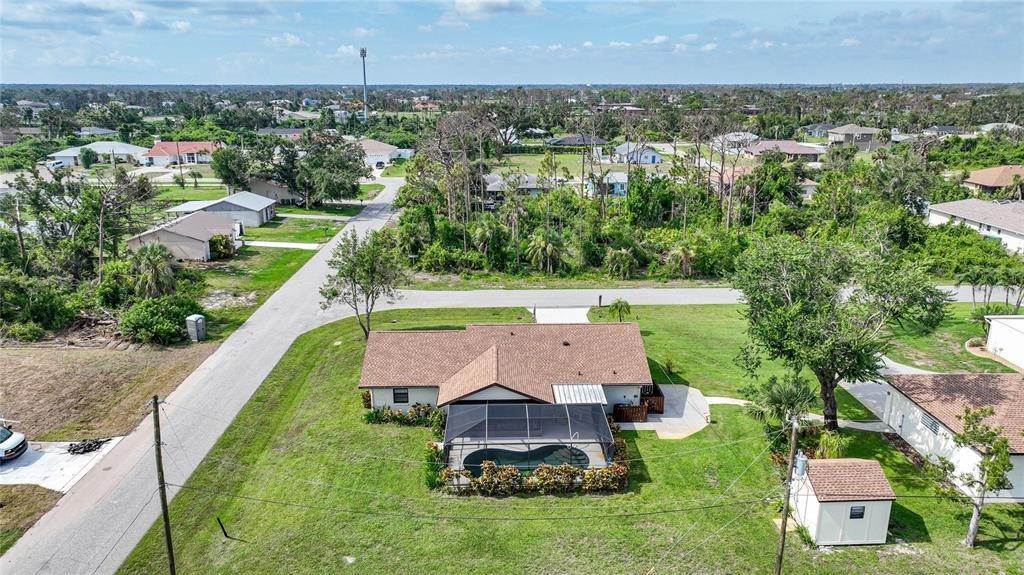 10. Single Family Homes for Sale at 10190 Seabrook AVENUE Englewood, Florida 34224 United States