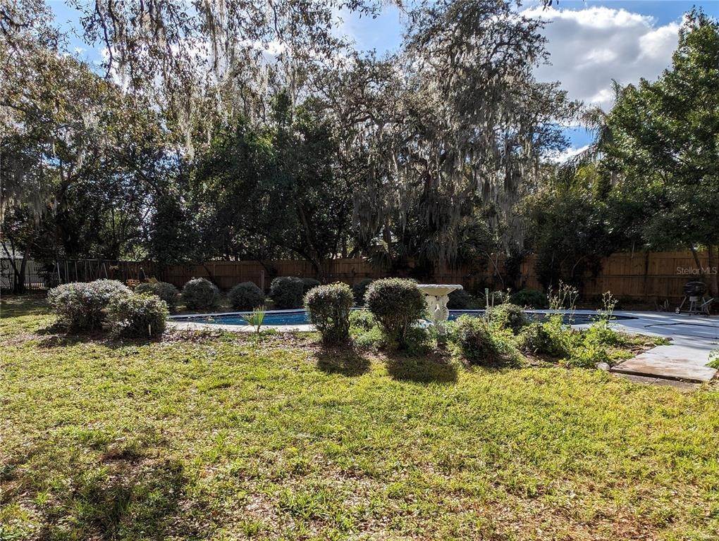 11. Single Family Homes for Sale at 101 Cherry Hill CIRCLE Longwood, Florida 32779 United States