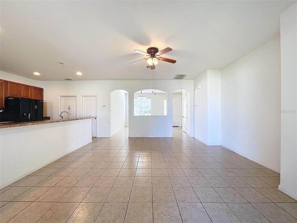13. Single Family Homes for Sale at 537 Arch Ridge LOOP Seffner, Florida 33584 United States