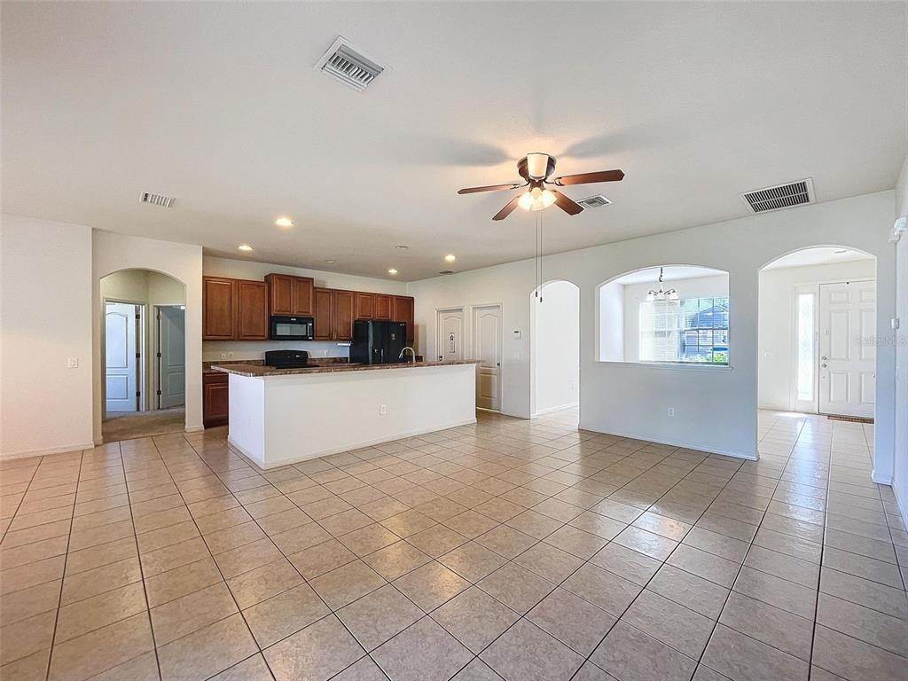 20. Single Family Homes for Sale at 537 Arch Ridge LOOP Seffner, Florida 33584 United States