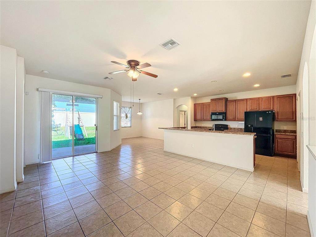 8. Single Family Homes for Sale at 537 Arch Ridge LOOP Seffner, Florida 33584 United States