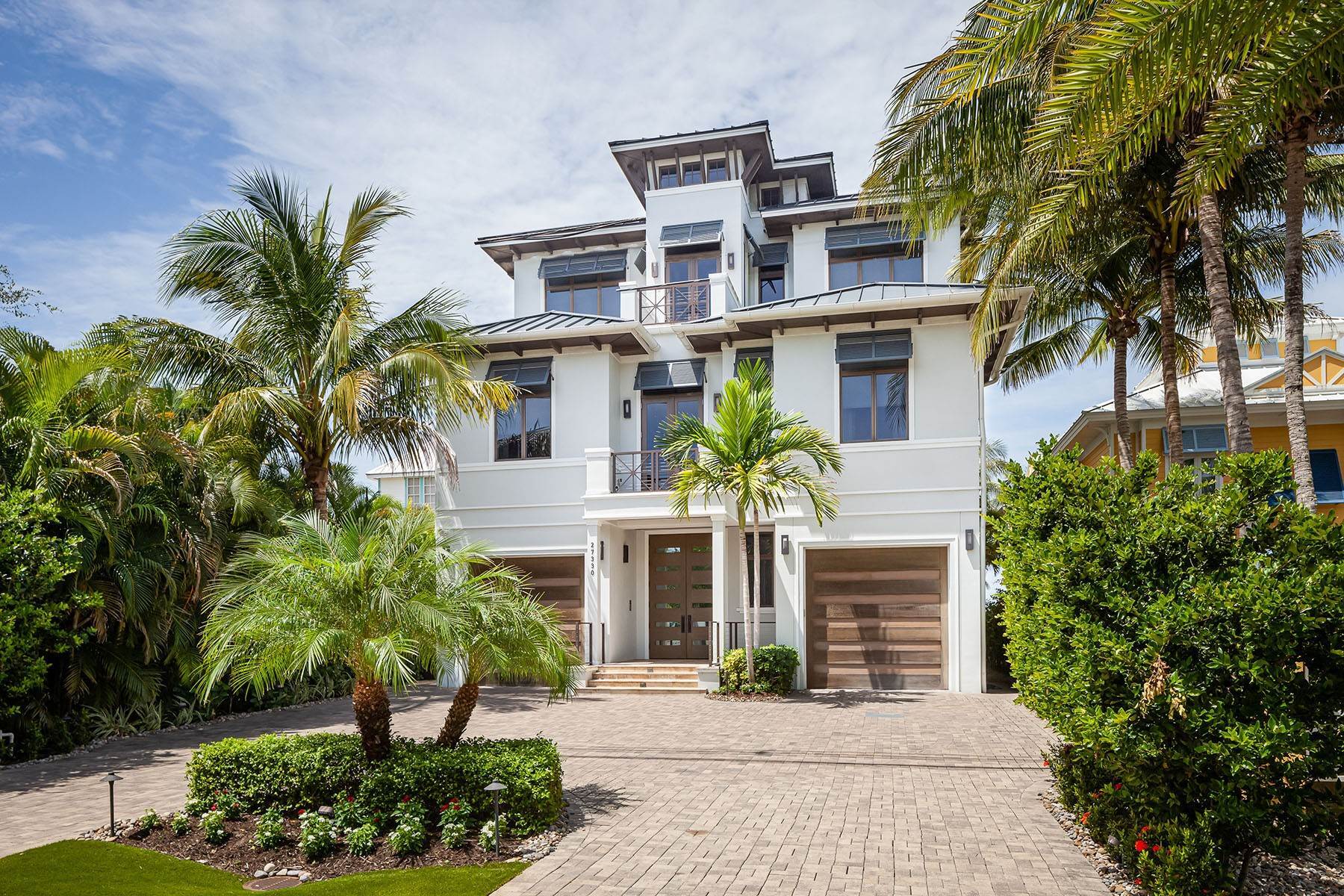 Single Family Homes 为 销售 在 BONITA BEACH 27330 Hickory Boulevard 博尼塔温泉, 佛罗里达州 34134 美国