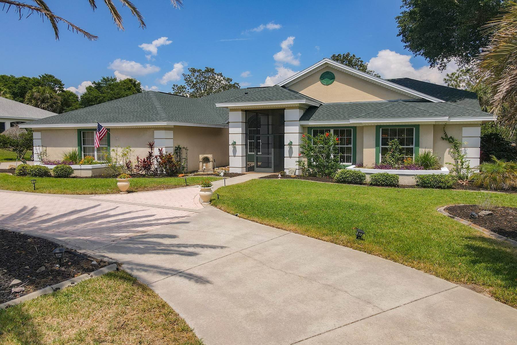 Single Family Homes for Sale at 39206 Treeline Drive Lady Lake, Florida 32159 United States