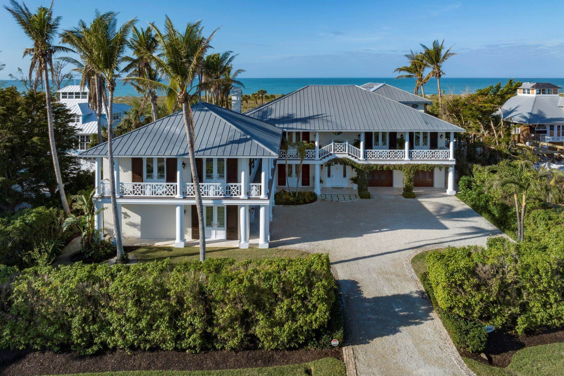 Single Family Homes 为 销售 在 16440 Gulf Shores Drive 博卡, 佛罗里达州 33921 美国
