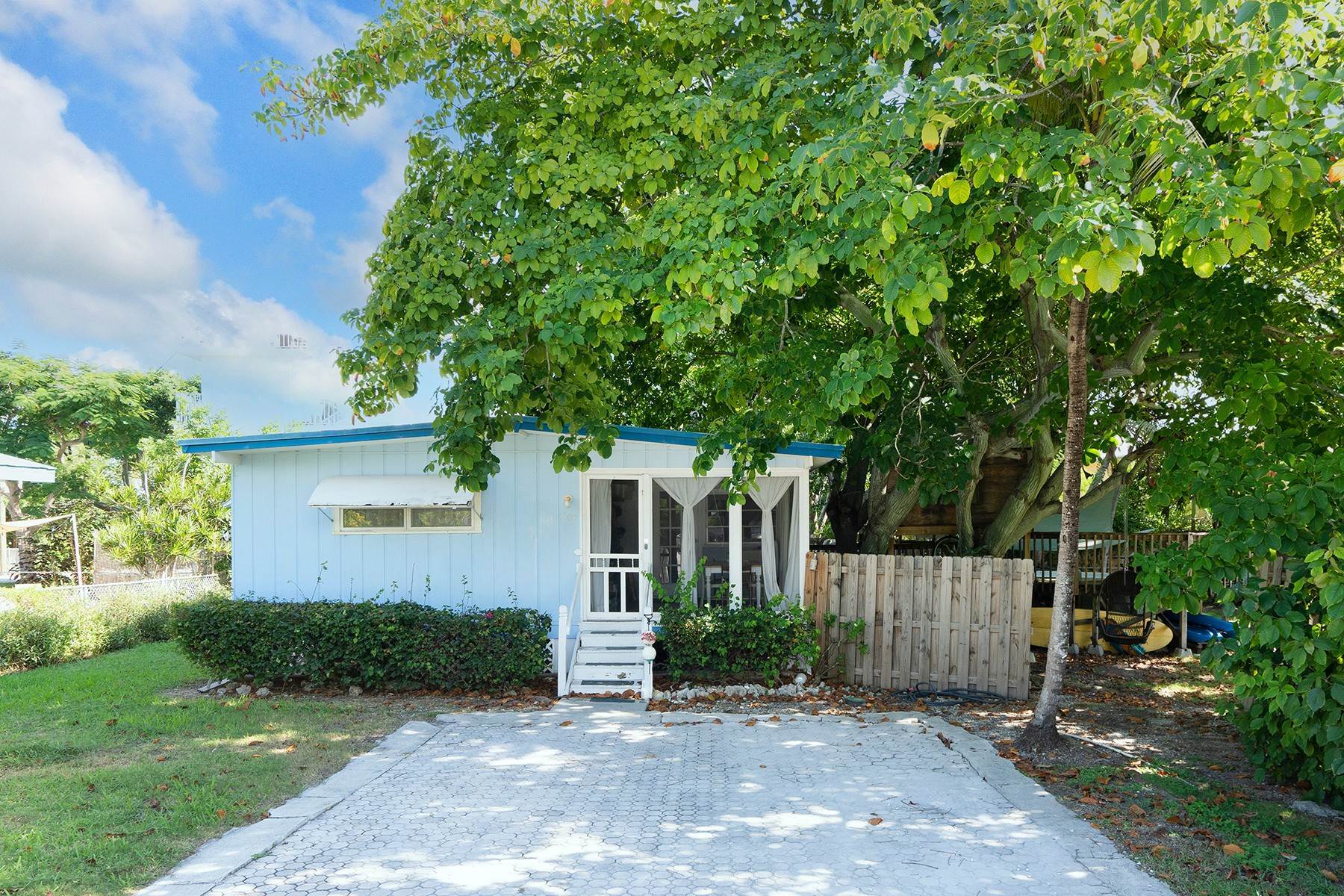 Single Family Homes 为 销售 在 107 Tavern Drive, Key Largo 107 Tavern Drive 拉哥, 佛罗里达州 33070 美国
