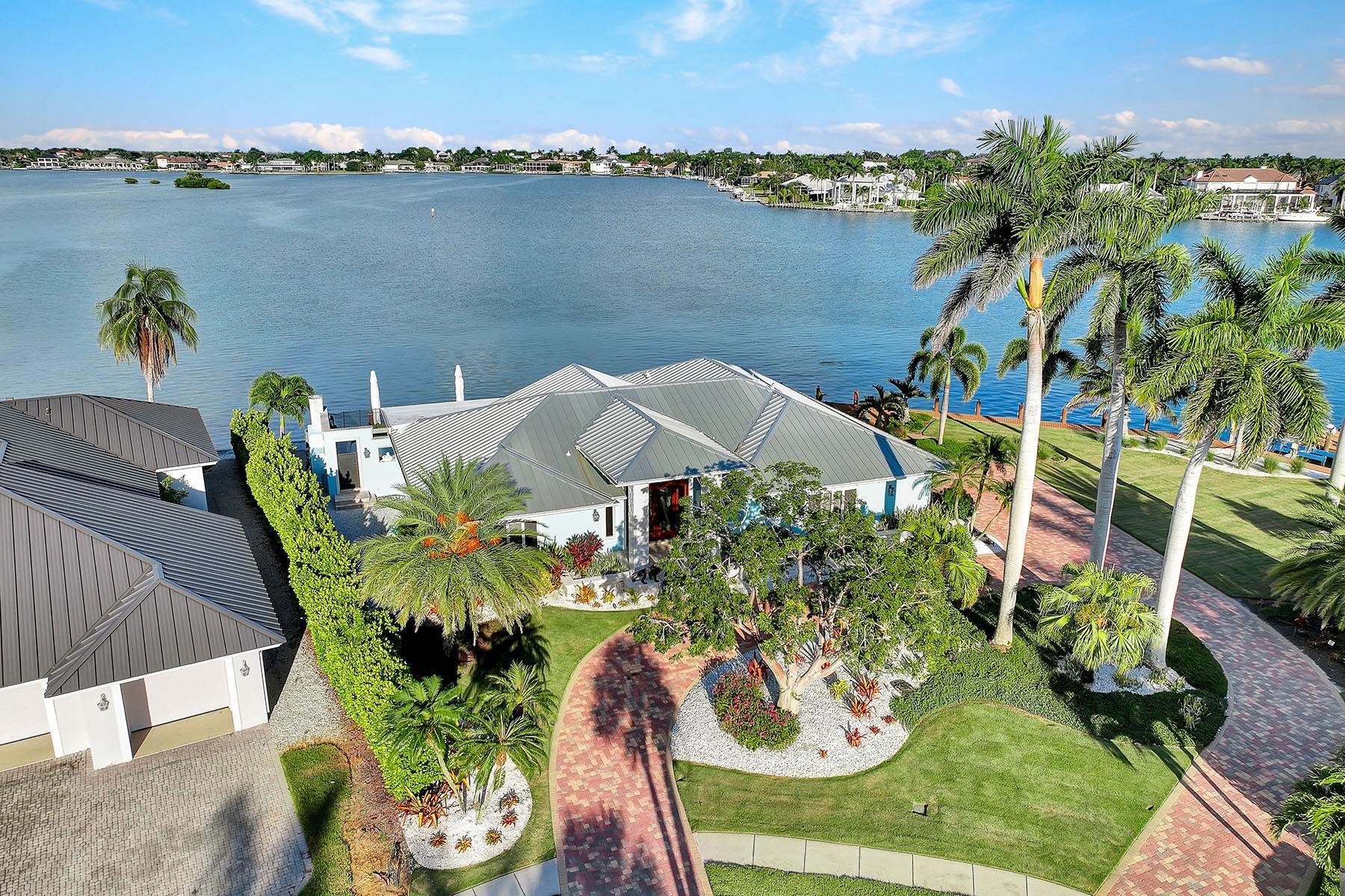 Single Family Homes por un Venta en MARCO ISLAND 1431 Quintara Court Marco Island, Florida 34145 Estados Unidos