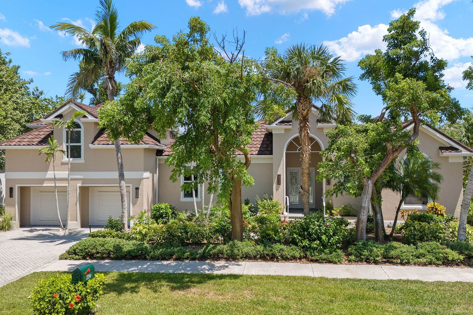 Other Residential Homes por un Venta en 2294 Wulfert Road Sanibel, Florida 33957 Estados Unidos