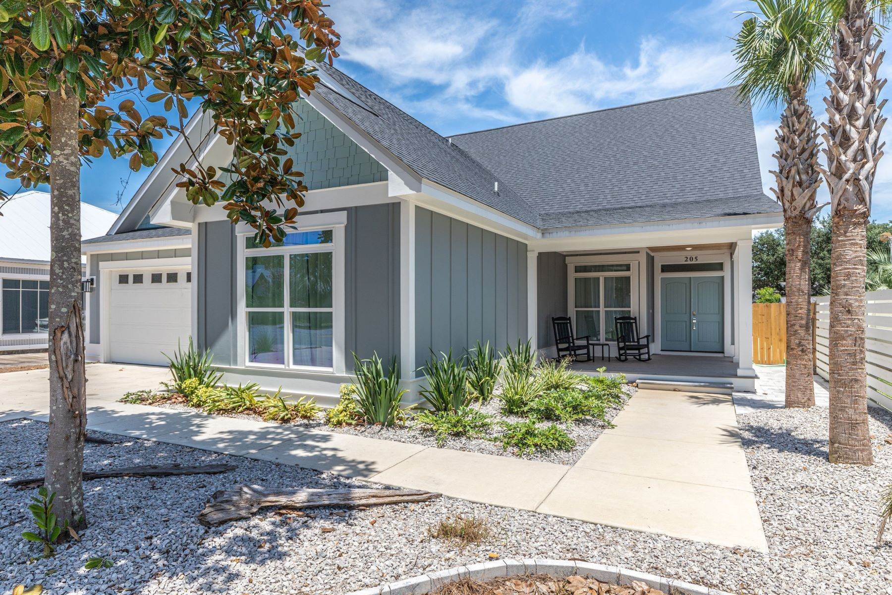 Single Family Homes 为 销售 在 Stunning Beach Retreat with Private Pool 205 South Wells Street 巴拿马城海滩, 佛罗里达州 32413 美国