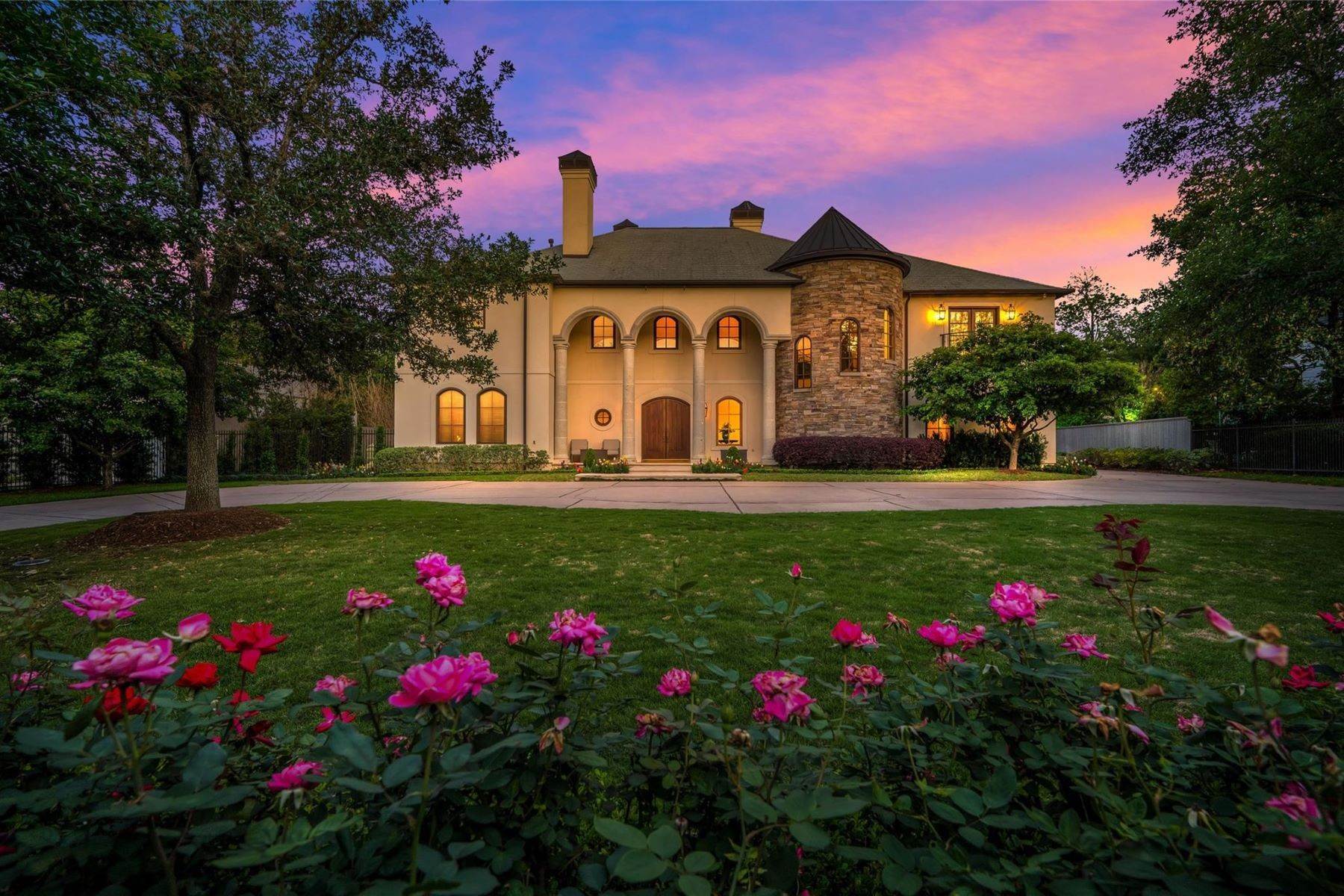 Single Family Homes 为 销售 在 1039 Kirby Drive 休斯顿, 得克萨斯州 77019 美国
