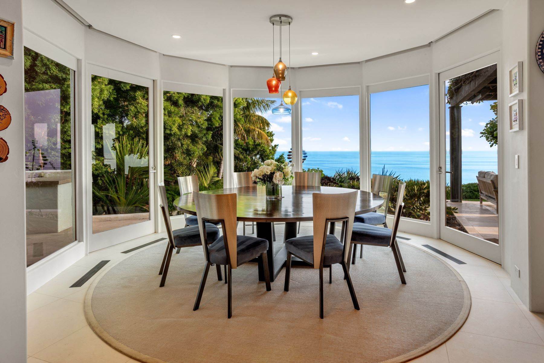 7. Single Family Homes for Sale at Malibu Ocean Estate 28060 Sea Lane Drive Malibu, California 90265 United States
