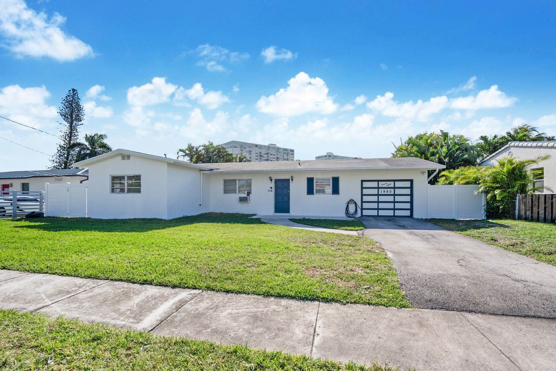 Single Family Homes 在 1980 NE 124th St, North Miami, FL 1980 NE 124th St 北迈阿密, 佛罗里达州 33181 美国