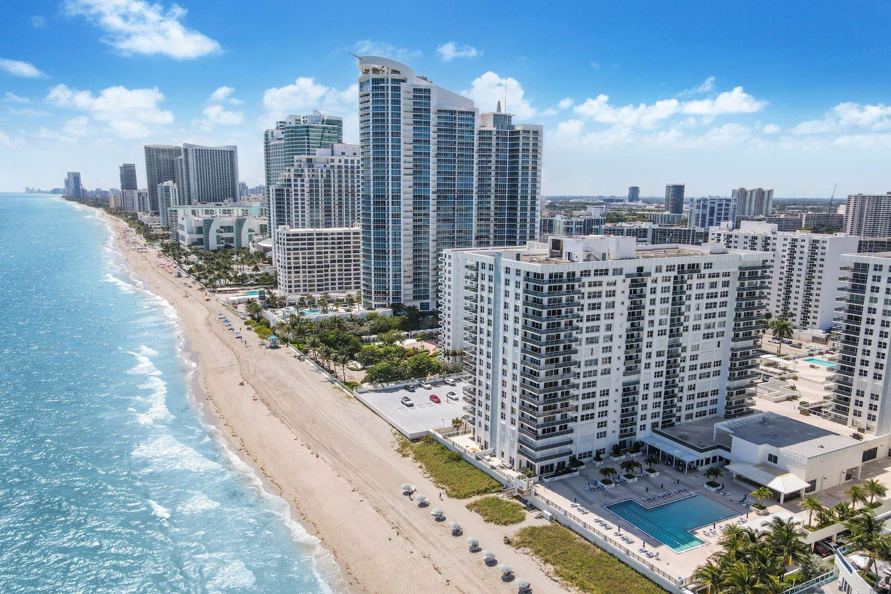 Condominiums 为 销售 在 2751 S Ocean Dr, #305N, Hollywood, FL 2751 S Ocean Dr, 305N 好莱坞, 佛罗里达州 33019 美国