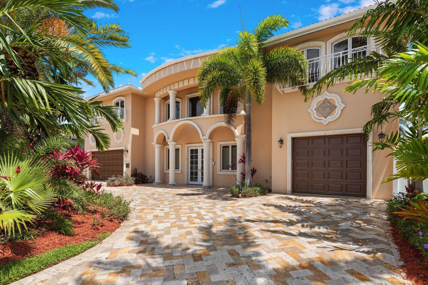 Single Family Homes 为 销售 在 3061 NE 43rd St, Fort Lauderdale, FL 3061 NE 43rd St 劳德代尔堡, 佛罗里达州 33308 美国